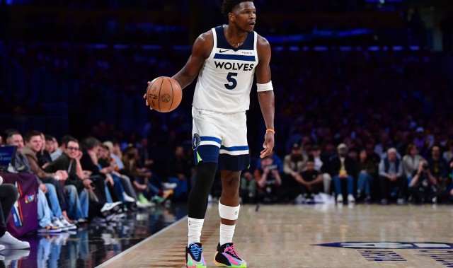 kaiyun-开始发力！爱德华兹上半场10中5&amp;罚球8中8 砍下20分6板3助