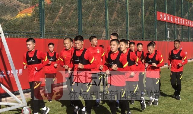 开云-“新”国少先扎紧篱笆 17名新人进队接受考察