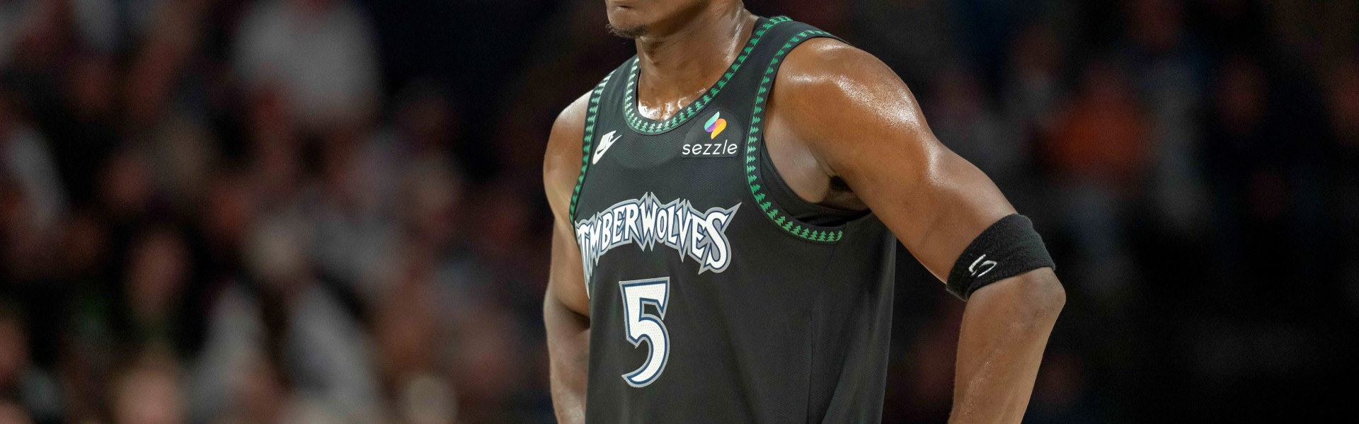 开云体育APP-完全被限制！爱德华兹17中6&amp;罚球10中5得到19分 出现6失误5犯规