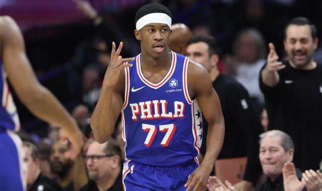 开云体育入口-豪气胆边生！埃奇库姆关键中投&amp;砍18分12板2帽 篮板生涯新高